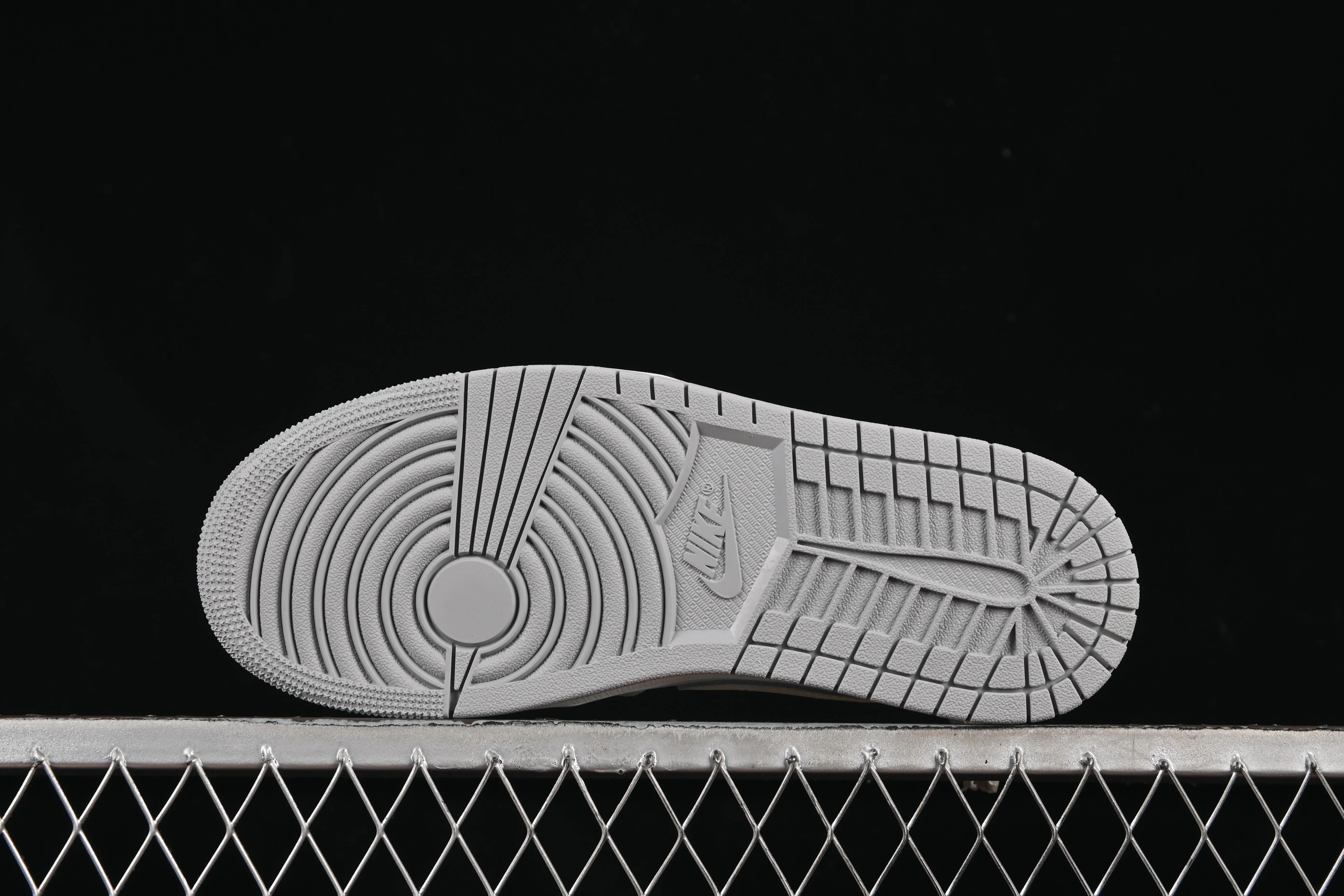 All categories Air Jordan Jordan series basketball shoes Air Jordan 1 Low G version pure original Air Jordan 1 Low AJ1 Joe 1 flash diamond white crack low-top cultural casual sneakers IH7323-100